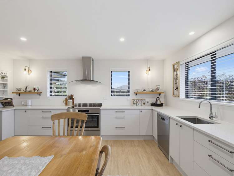 3/2 Loe Place Amberley_7