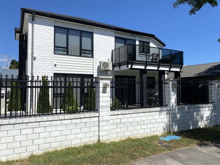 2/33 Hamilton Road_0