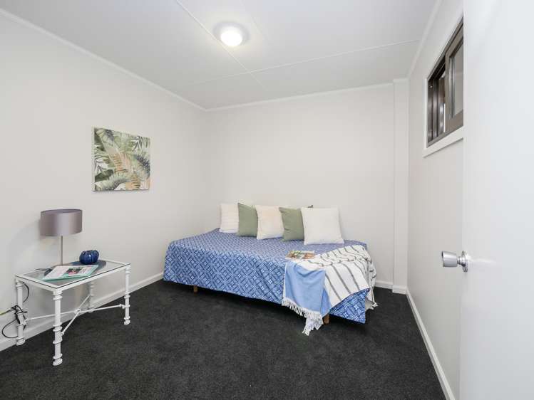 64 Barnes Drive Caversham_11