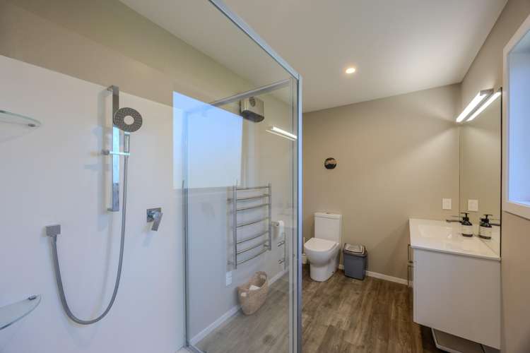 4 Kingfisher Crescent Albert Town_14