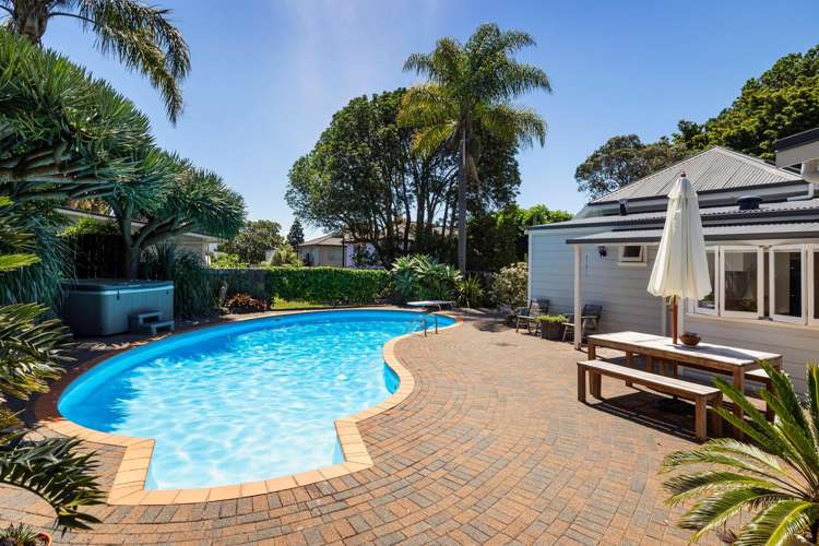 707 & 707B New North Road Mount Albert_41