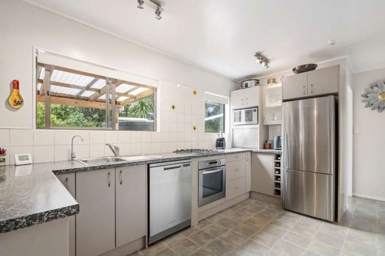 11 Ngarahana Avenue Paremoremo_12