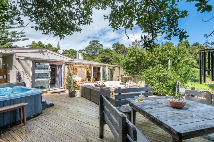 1196 Huia Road Huia_10