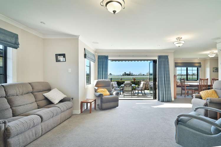 13 Raceview Close Raureka_4