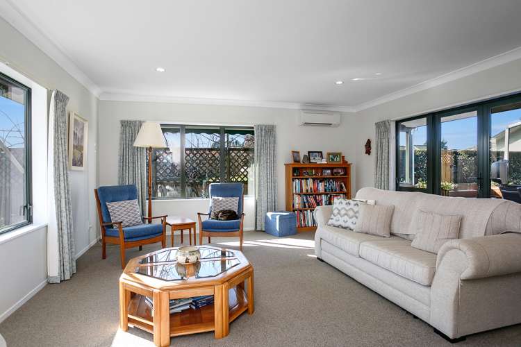 10 Fairburn Place Leamington_11