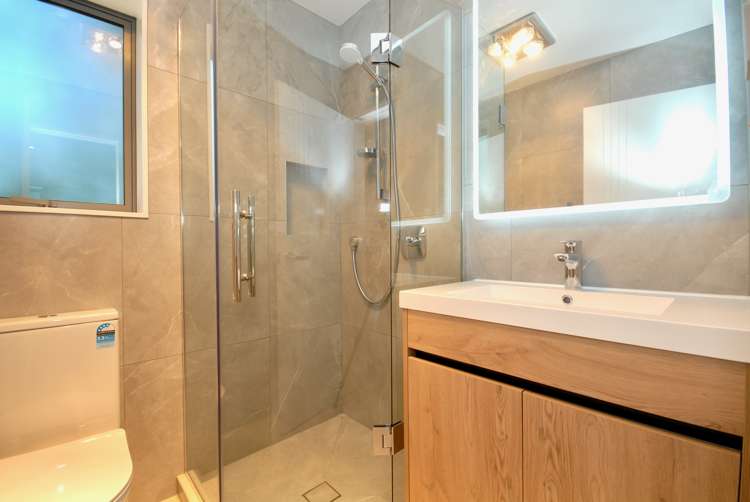 8/11 Celeste Place Totara Vale_9