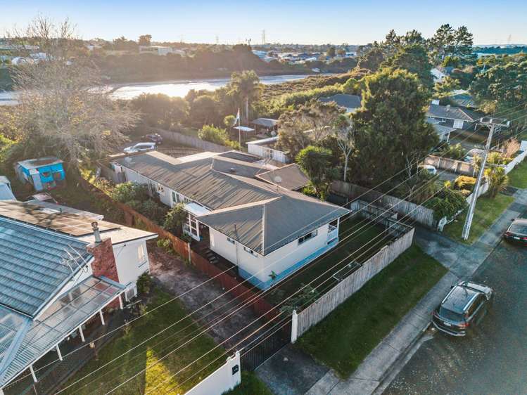 42 Cobham Crescent Kelston_30