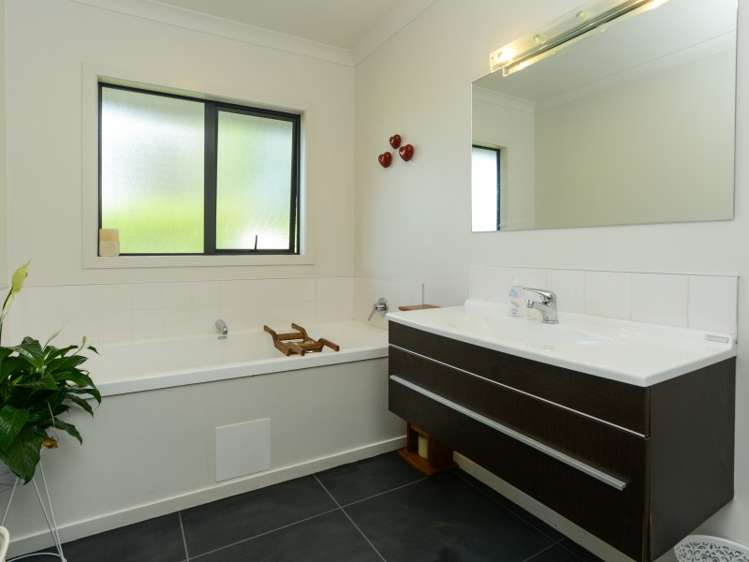 2 Rochfort Street Otane_16