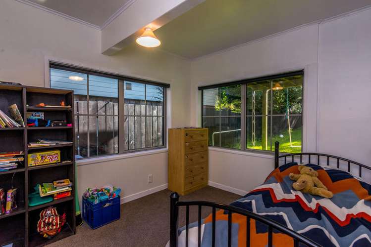 8 Kauri Point Road Laingholm_13