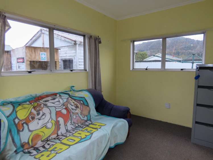 82 Shiel Street Reefton_7