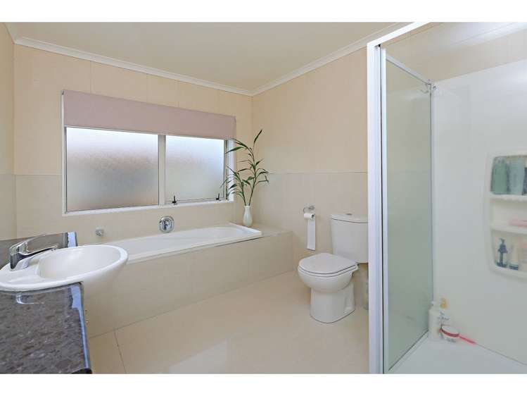 39 Chateau Rise Flat Bush_16