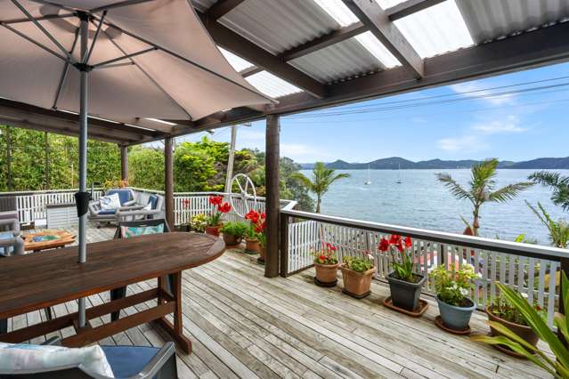 McLeod Bay Waterfront - Under $800,000