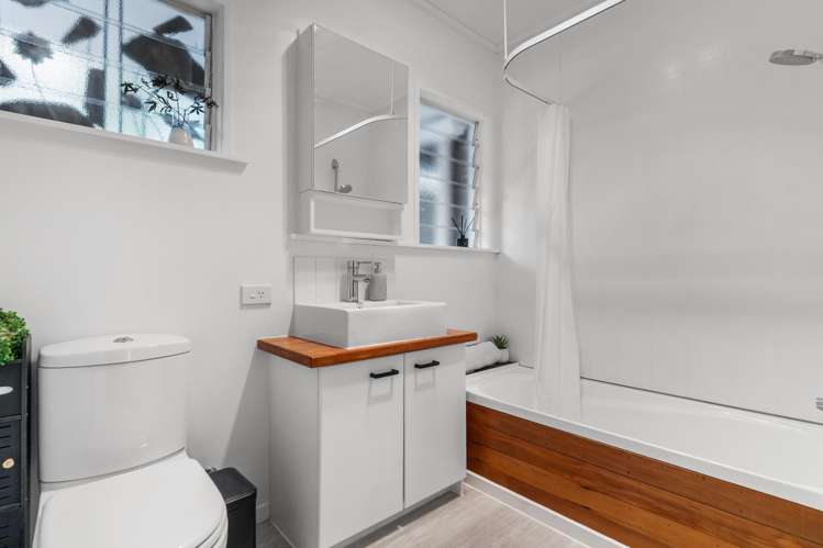 2/11 Lenihan Street Northcote_7