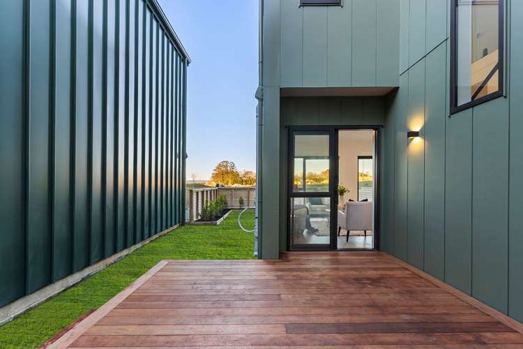 33 karaka village parade Karaka_6