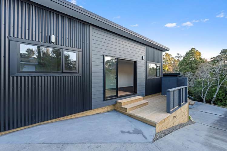 Units 1 and 2/10A Awanui Street Merrilands_37