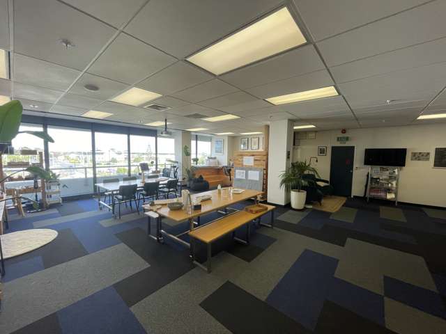 Unit 2/2 Osterley Way Manukau City_1