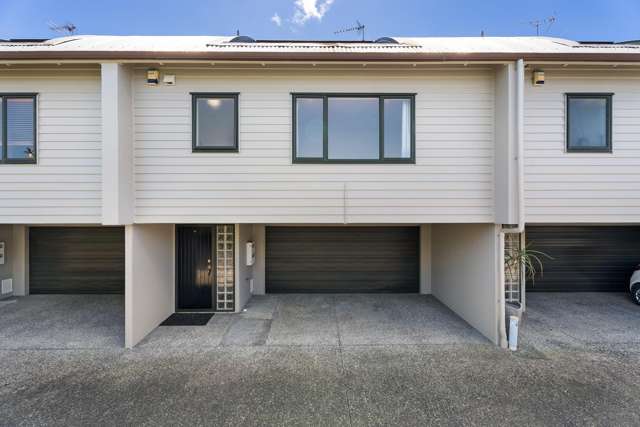 Vendor on the move -exceptional Onehunga townhouse