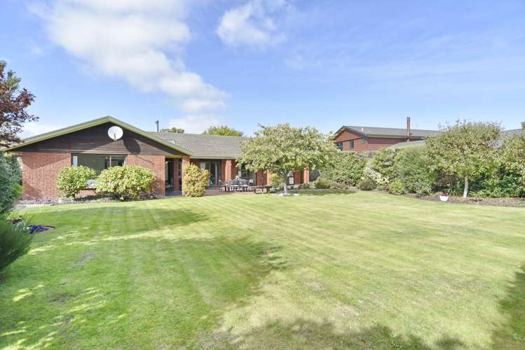 22d Yellowstone Crescent Burwood_32