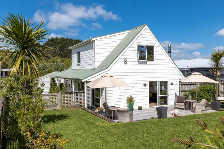 11 Waiata Road Onetangi_1