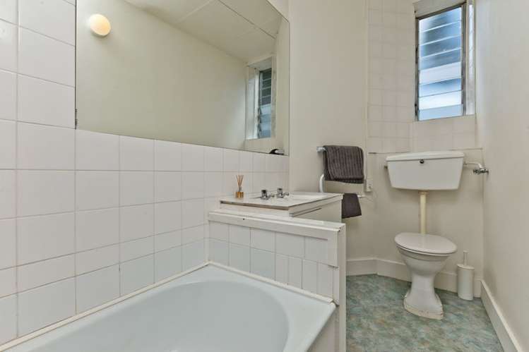 2/140 Calliope Road Stanley Point_12