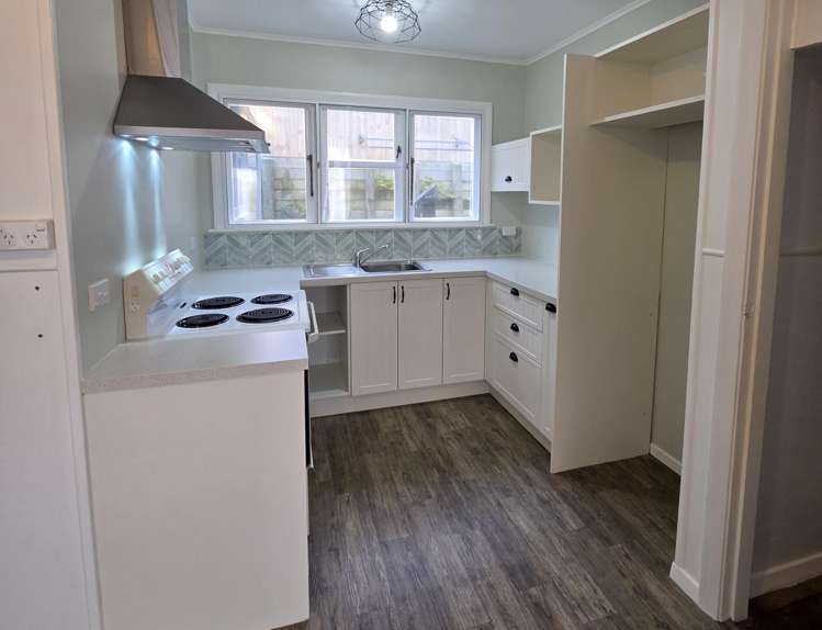 8A Devon Place Cannons Creek_4