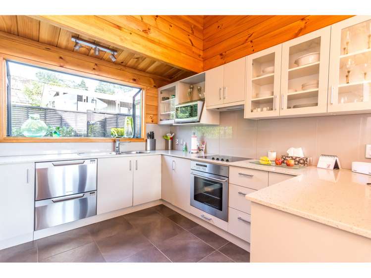 34 Derwent Crescent Titirangi_6