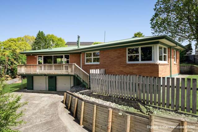 Peaceful Family Living with Gorgeous Green Views!