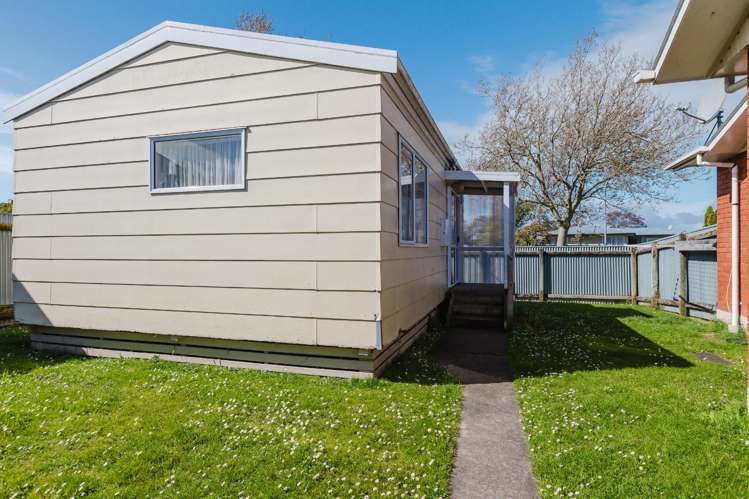 32a Robinson Crescent_0