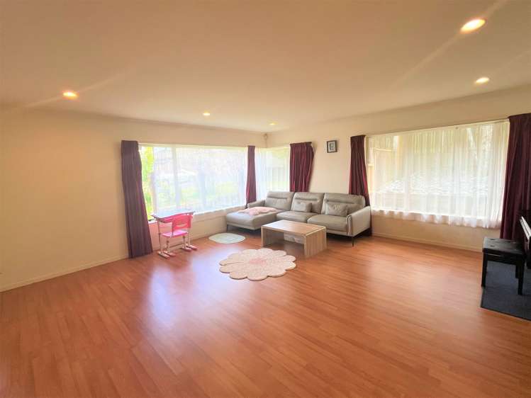 24 Stewart Gibson Place Manurewa_1