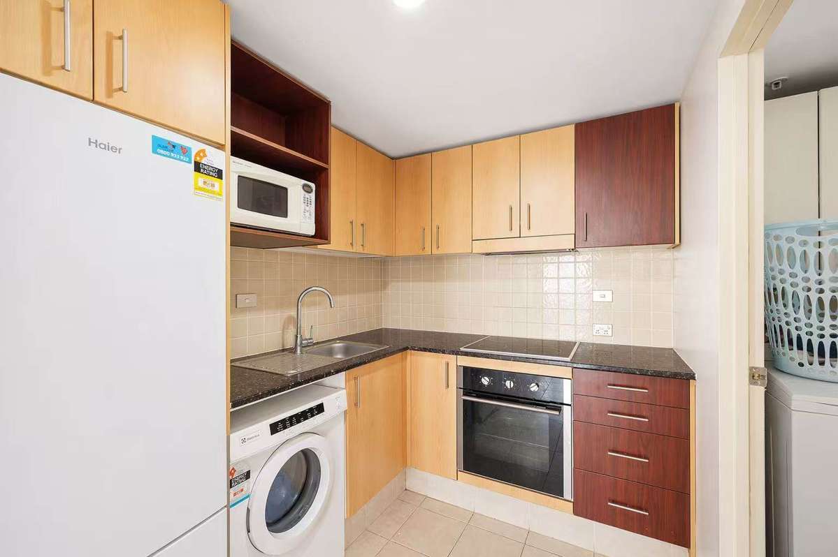 911/76 Wakefield Street_3