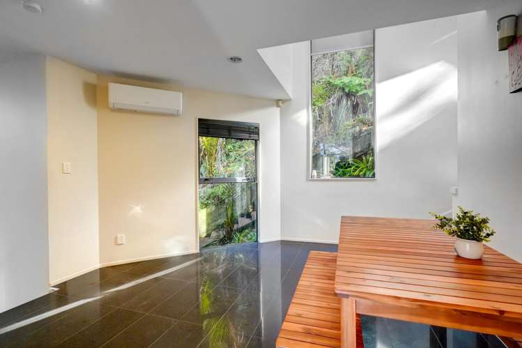 35 Park Road Titirangi_11