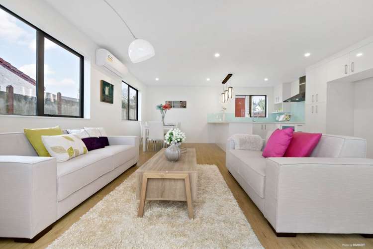 15 Diorella Drive Clover Park_3