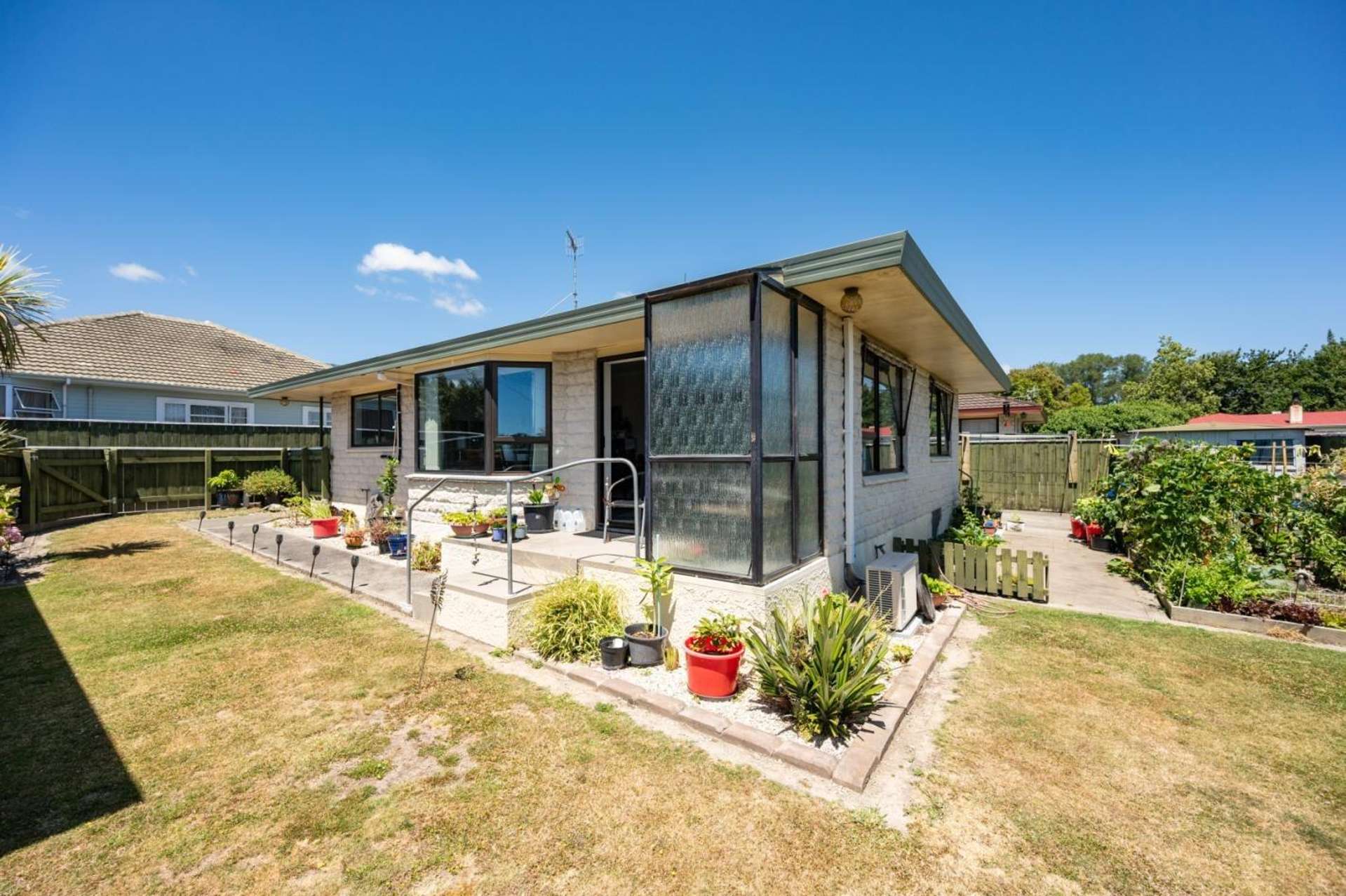 2/14 Marsden Road 10816_0