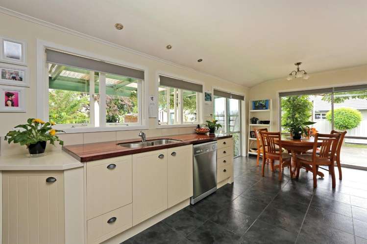 885 Park Road South Longlands_16