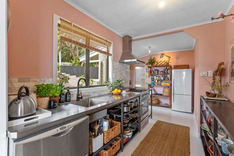 27 Domain Crescent Muriwai Beach_8