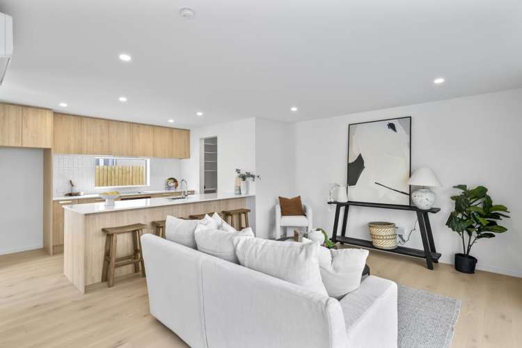 1-4/36 Evesham Crescent_2