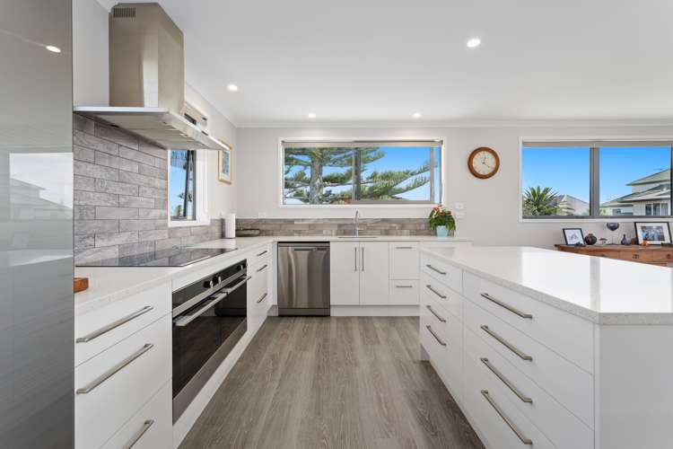 11 Commodores Close Coastlands_3