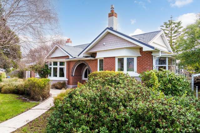 Spacious family living with historic 1910's charm