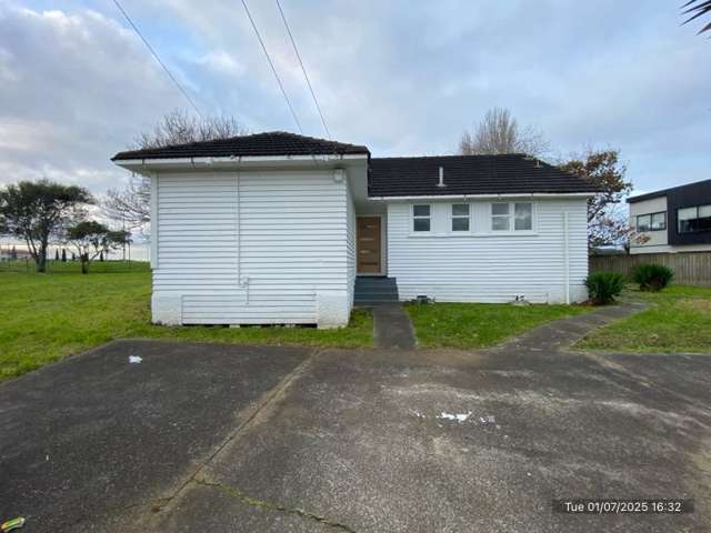 Spacious Renovated Family Home in the Heart of Papakura