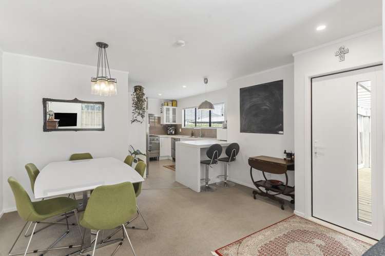 2/8 Enderby Drive Te Atatu Peninsula_5