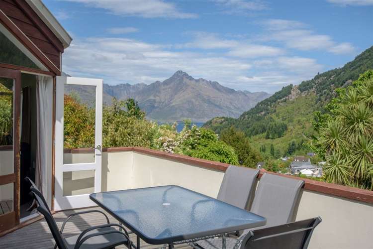 8 Mackinnon Terrace Fernhill/Sunshine Bay_9