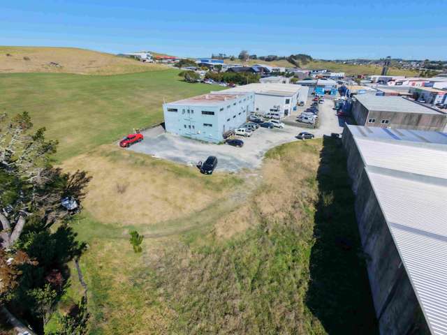 WOODCOCKS INDUSTRIAL 830M² ON 3237M² YARD