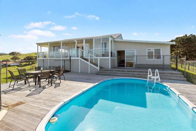 The Ultimate Country Lifestyle with poolside views