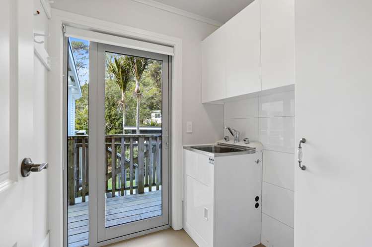 146 Laingholm Drive Laingholm_16