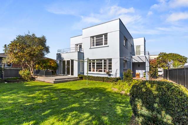 4-Bedroom art deco home in prime location
