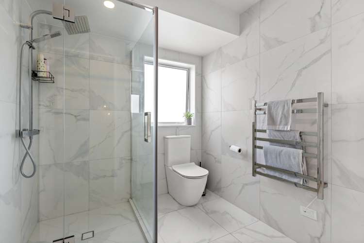 5b Holland Avenue Point England_24