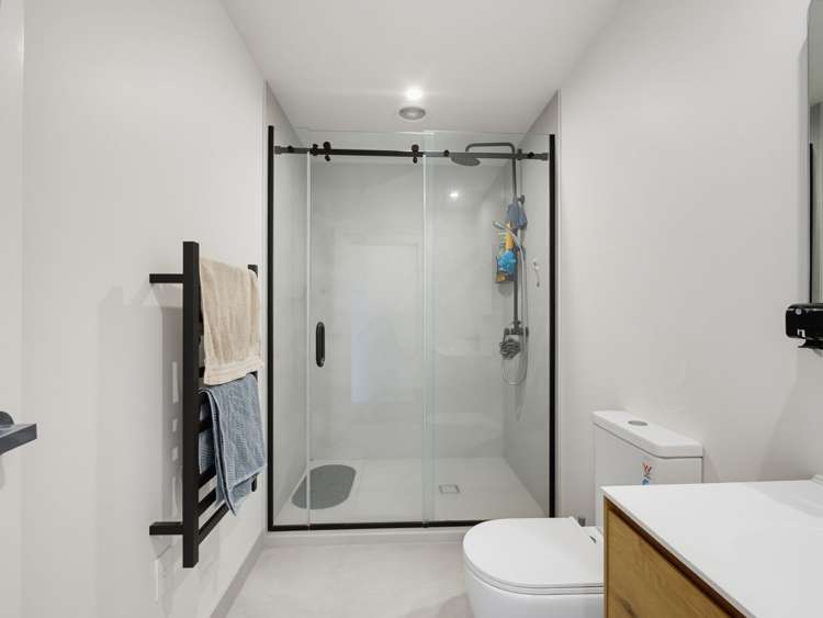 1E Stott Avenue Birkdale_10