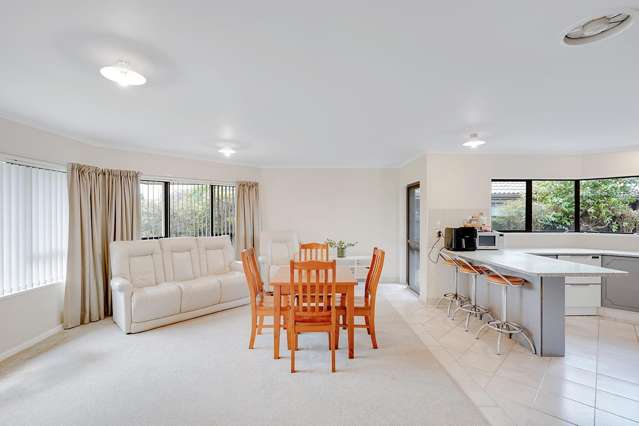 260 Shakespeare Street 11373_2
