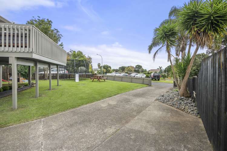 8 Leaming Place Clarks Beach_16