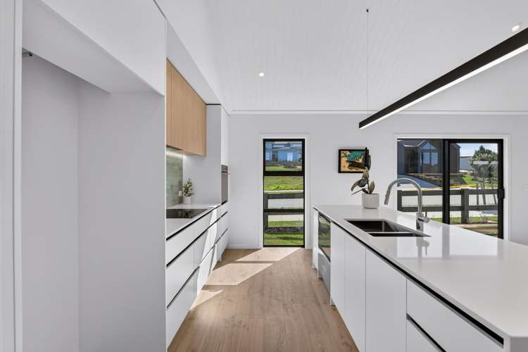 8 Annie Aranui Drive Poraiti_4
